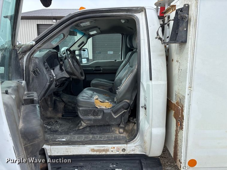 image for item FG0042 2011 Ford F550 Super Duty XL bucket truck