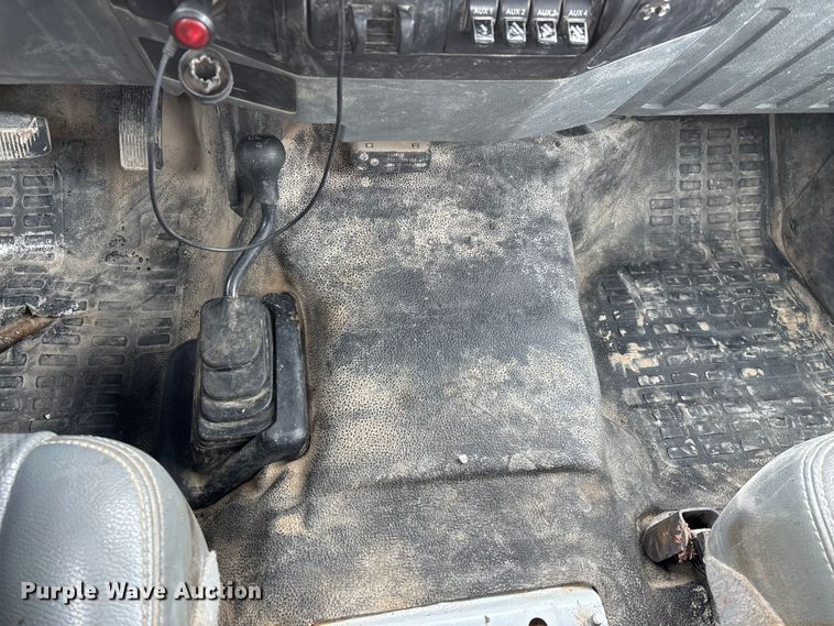 image for item FG0042 2011 Ford F550 Super Duty XL bucket truck