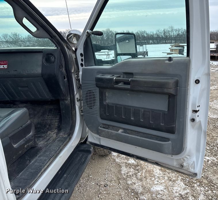 image for item FG0042 2011 Ford F550 Super Duty XL bucket truck