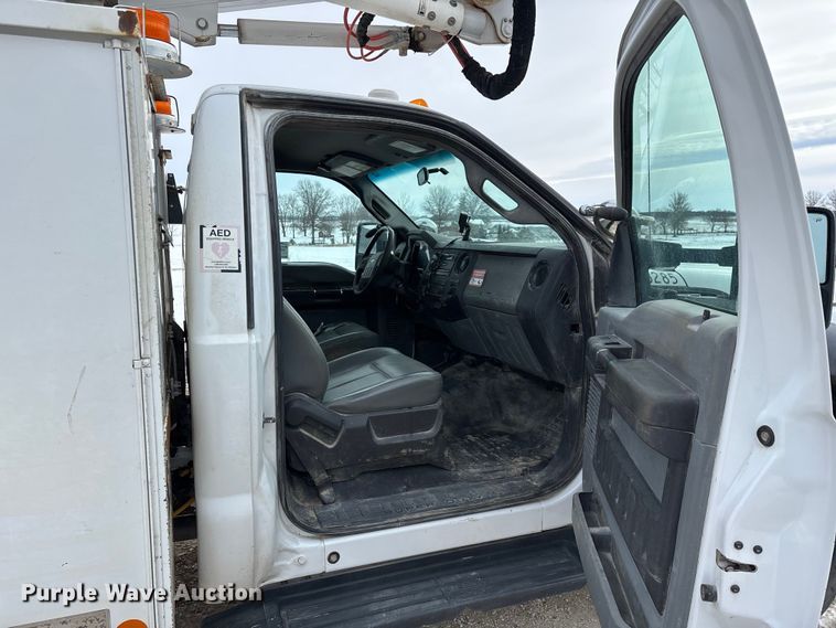 image for item FG0042 2011 Ford F550 Super Duty XL bucket truck