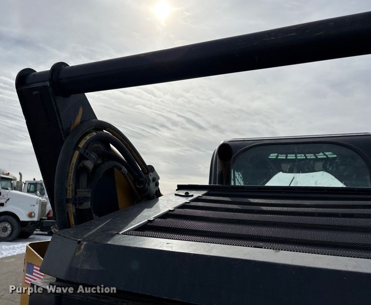 image for item FG0043 2022 Caterpillar 299D3 skid steer loader