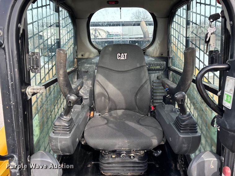 image for item FG0043 2022 Caterpillar 299D3 skid steer loader