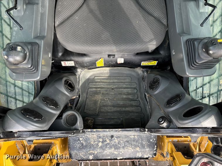 image for item FG0043 2022 Caterpillar 299D3 skid steer loader