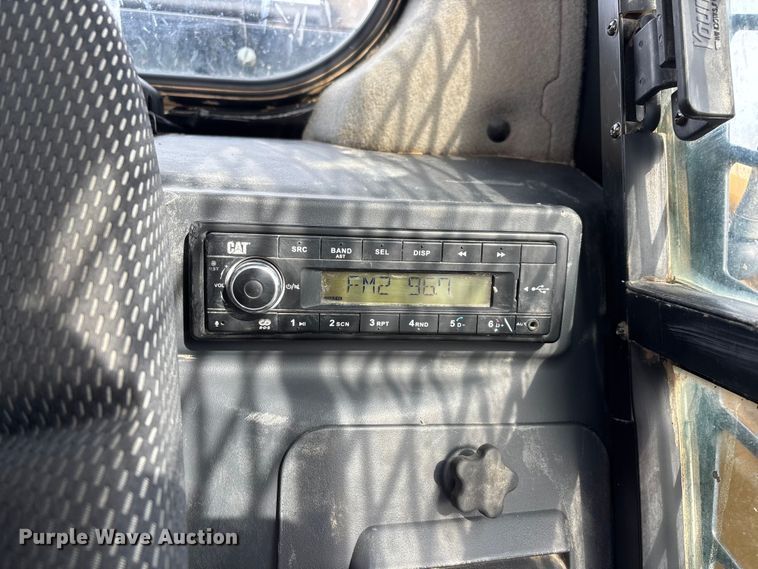 image for item FG0043 2022 Caterpillar 299D3 skid steer loader