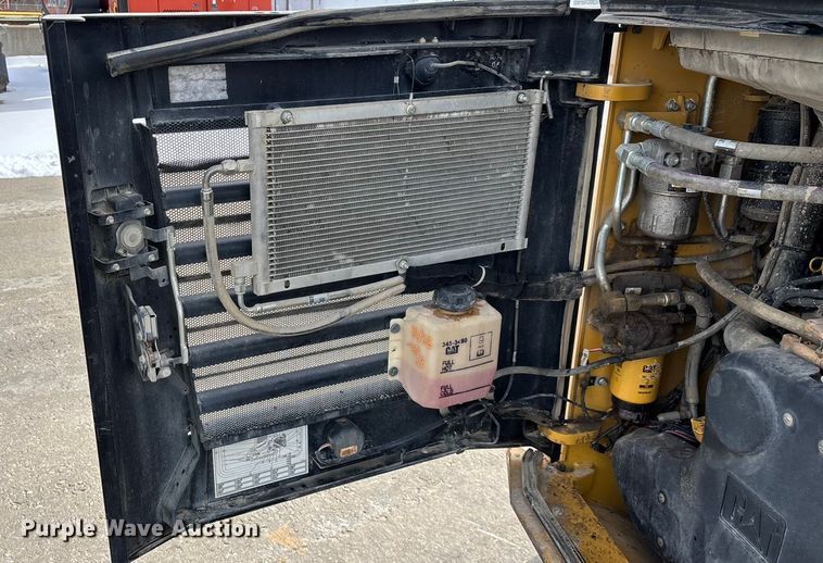 image for item FG0043 2022 Caterpillar 299D3 skid steer loader