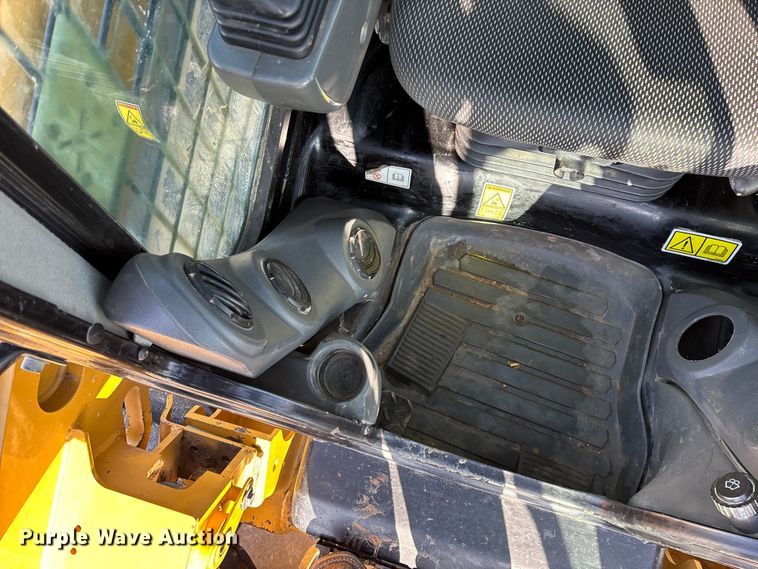 image for item FG0058 2021 Caterpillar 299D3 tracked skid steer loader