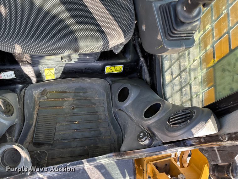 image for item FG0058 2021 Caterpillar 299D3 tracked skid steer loader