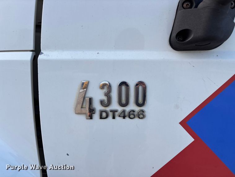 image for item FG0062 2006 International 4300 fuel truck