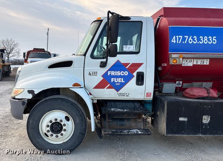 image for item FG0062 2006 International 4300 fuel truck