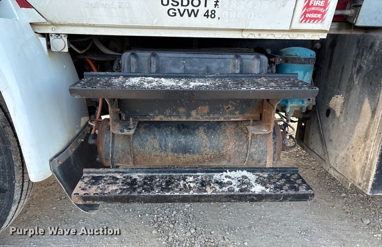 image for item FG0062 2006 International 4300 fuel truck