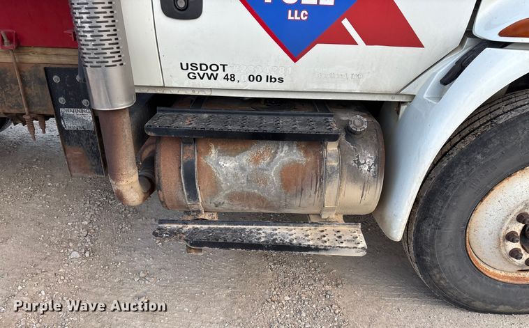 image for item FG0062 2006 International 4300 fuel truck