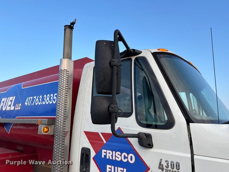 image for item FG0062 2006 International 4300 fuel truck