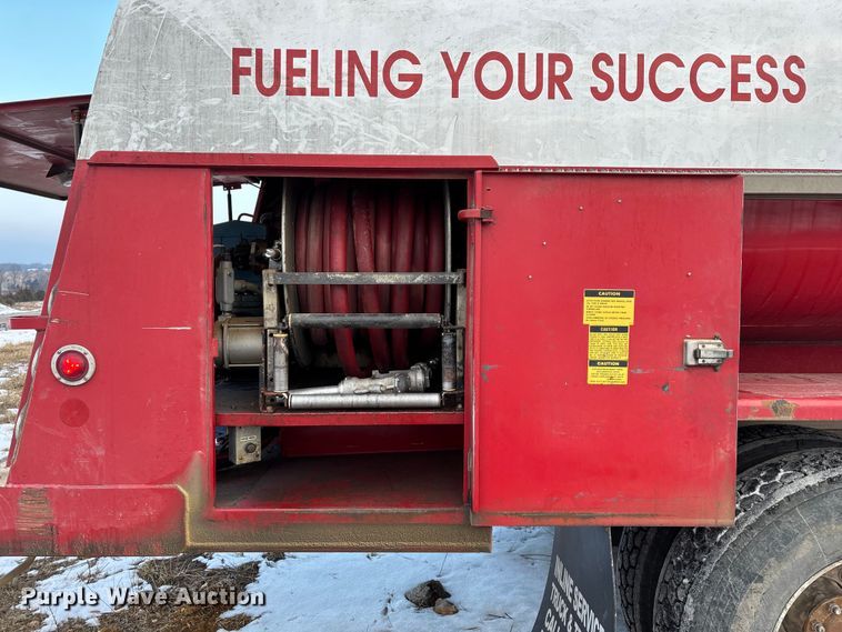 image for item FG0062 2006 International 4300 fuel truck