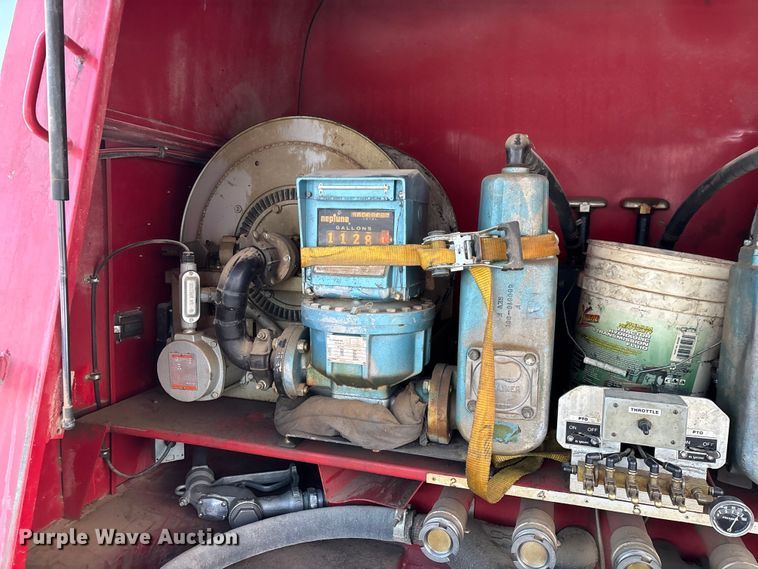 image for item FG0062 2006 International 4300 fuel truck