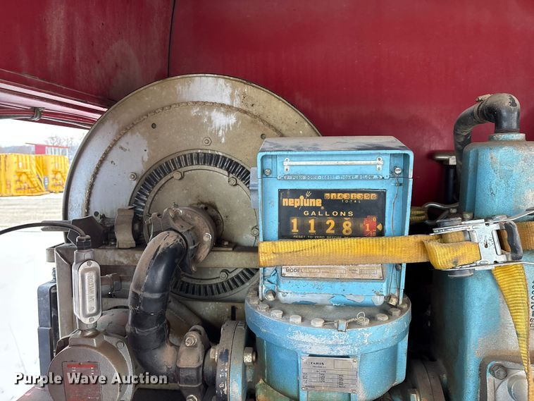 image for item FG0062 2006 International 4300 fuel truck