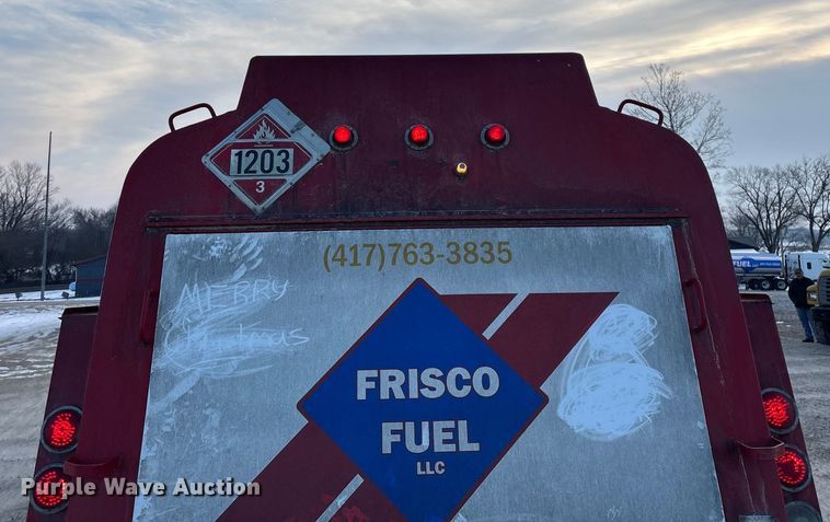 image for item FG0062 2006 International 4300 fuel truck