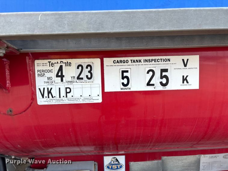 image for item FG0062 2006 International 4300 fuel truck