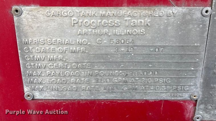 image for item FG0062 2006 International 4300 fuel truck