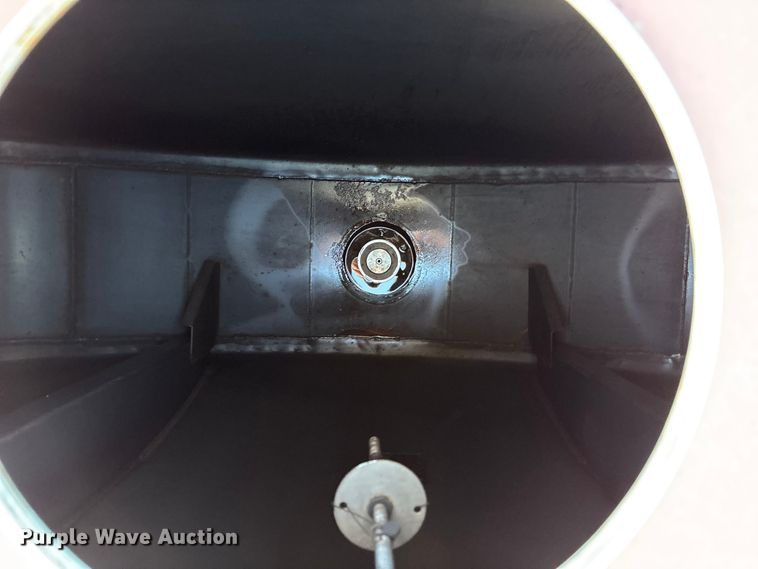 image for item FG0062 2006 International 4300 fuel truck