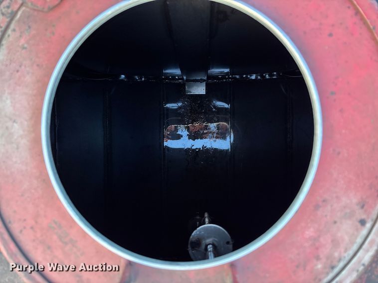 image for item FG0062 2006 International 4300 fuel truck