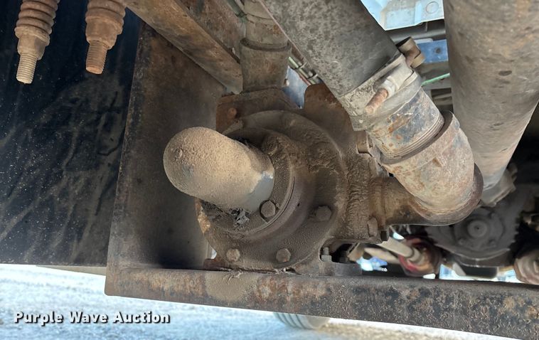 image for item FG0062 2006 International 4300 fuel truck