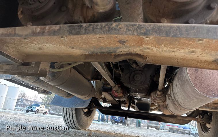 image for item FG0062 2006 International 4300 fuel truck