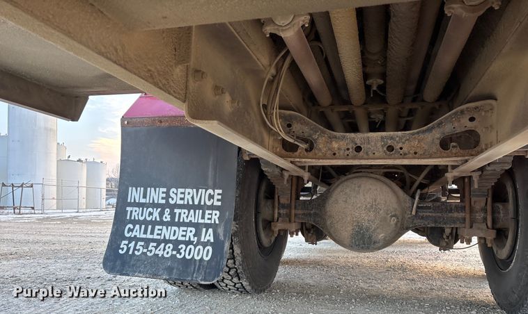 image for item FG0062 2006 International 4300 fuel truck