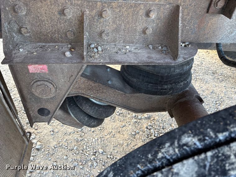 image for item FG0062 2006 International 4300 fuel truck