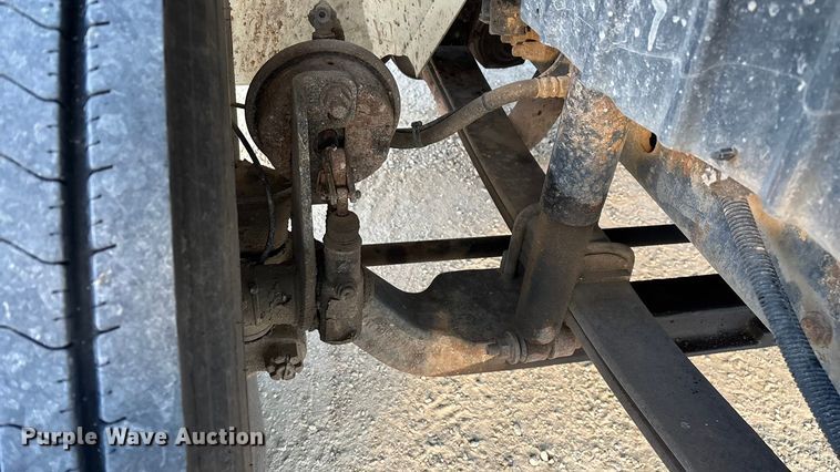 image for item FG0062 2006 International 4300 fuel truck