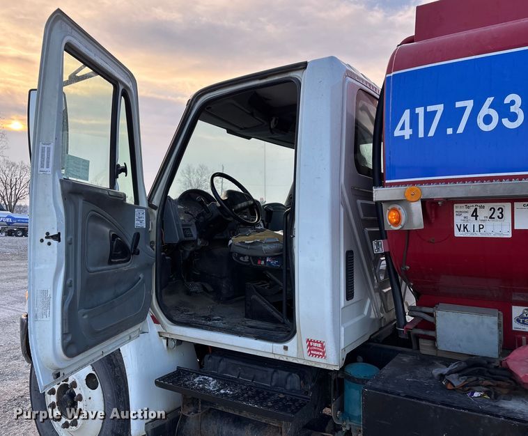 image for item FG0062 2006 International 4300 fuel truck