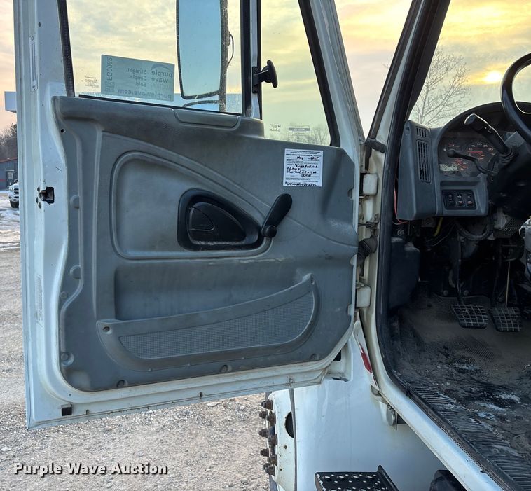 image for item FG0062 2006 International 4300 fuel truck