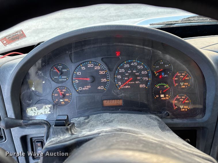 image for item FG0062 2006 International 4300 fuel truck