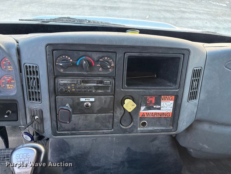 image for item FG0062 2006 International 4300 fuel truck