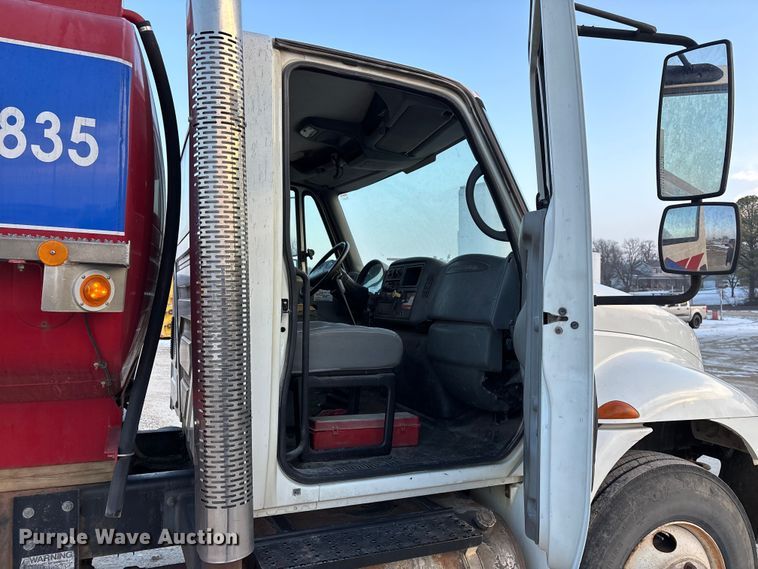 image for item FG0062 2006 International 4300 fuel truck