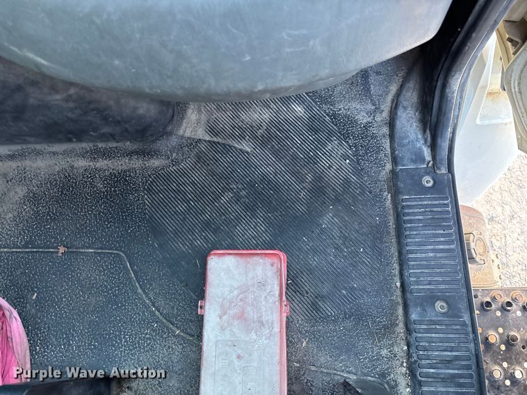 image for item FG0062 2006 International 4300 fuel truck