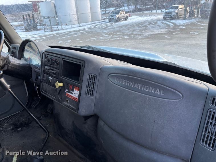 image for item FG0062 2006 International 4300 fuel truck