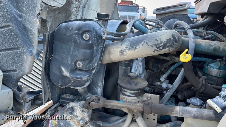 image for item FG0062 2006 International 4300 fuel truck