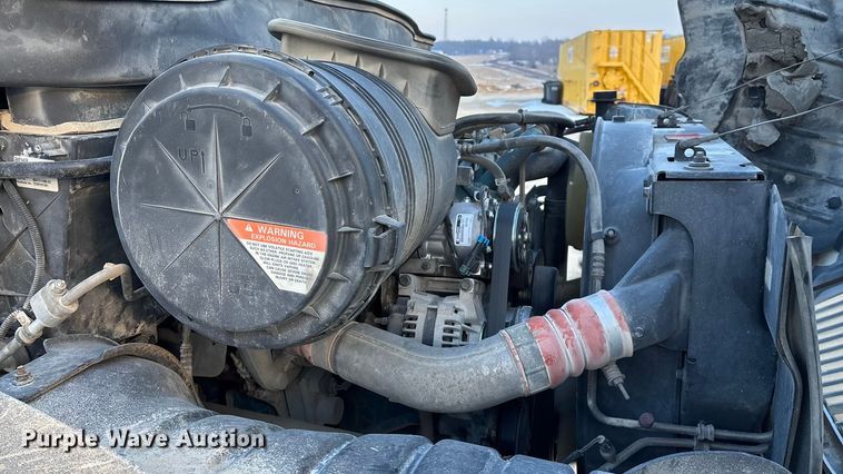 image for item FG0062 2006 International 4300 fuel truck