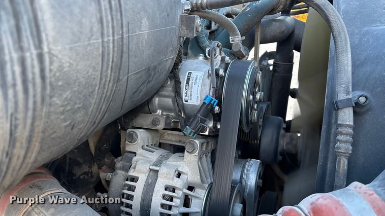 image for item FG0062 2006 International 4300 fuel truck