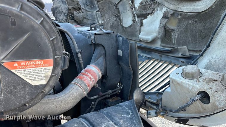 image for item FG0062 2006 International 4300 fuel truck