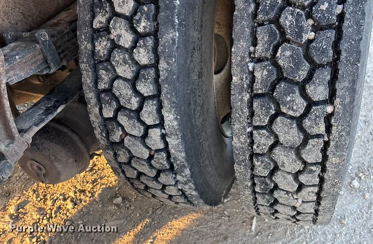 image for item FG0062 2006 International 4300 fuel truck