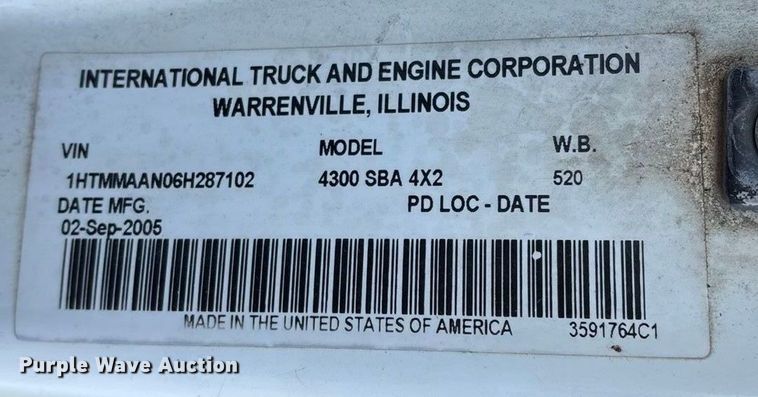 image for item FG0062 2006 International 4300 fuel truck