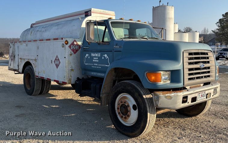 image for item FG0063 1995 Ford F700 fuel truck