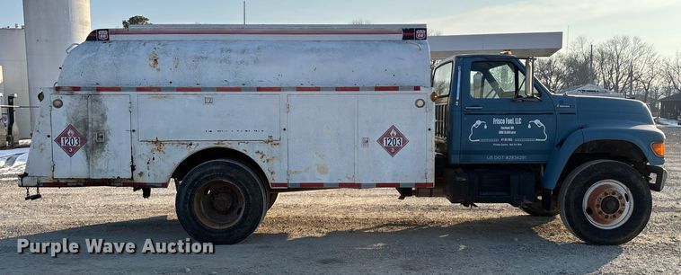 image for item FG0063 1995 Ford F700 fuel truck