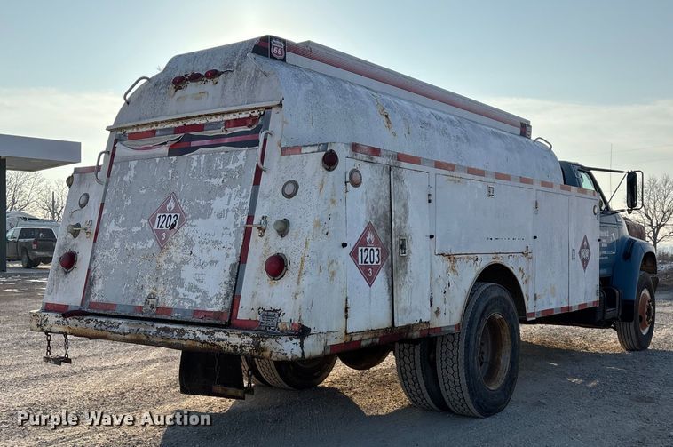 image for item FG0063 1995 Ford F700 fuel truck