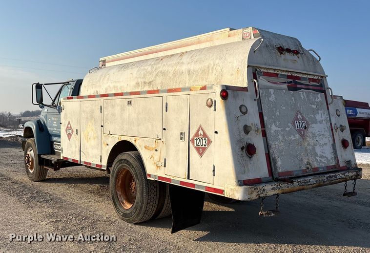 image for item FG0063 1995 Ford F700 fuel truck