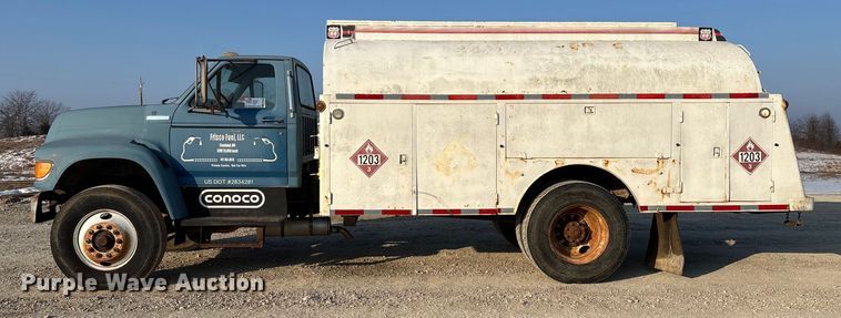 image for item FG0063 1995 Ford F700 fuel truck