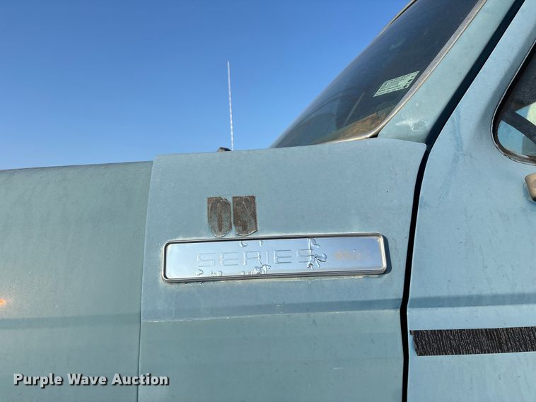 image for item FG0063 1995 Ford F700 fuel truck