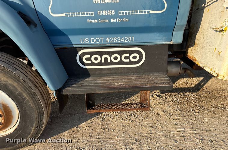 image for item FG0063 1995 Ford F700 fuel truck