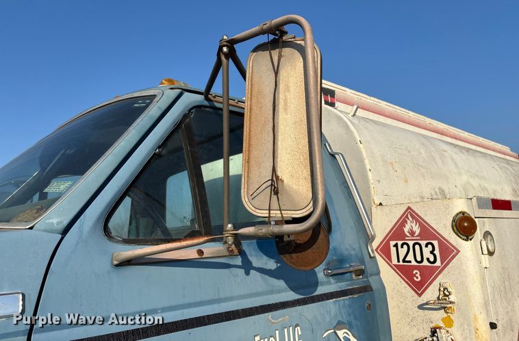 image for item FG0063 1995 Ford F700 fuel truck